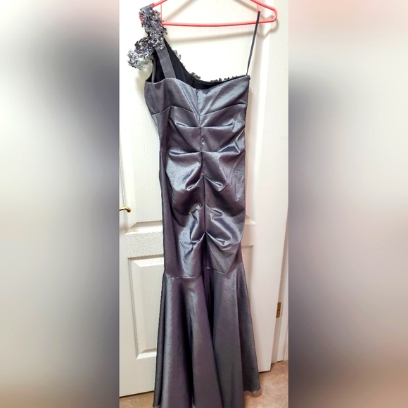 Cache Silver Long Evening Gown in Size 8 - Picture 6 of 9